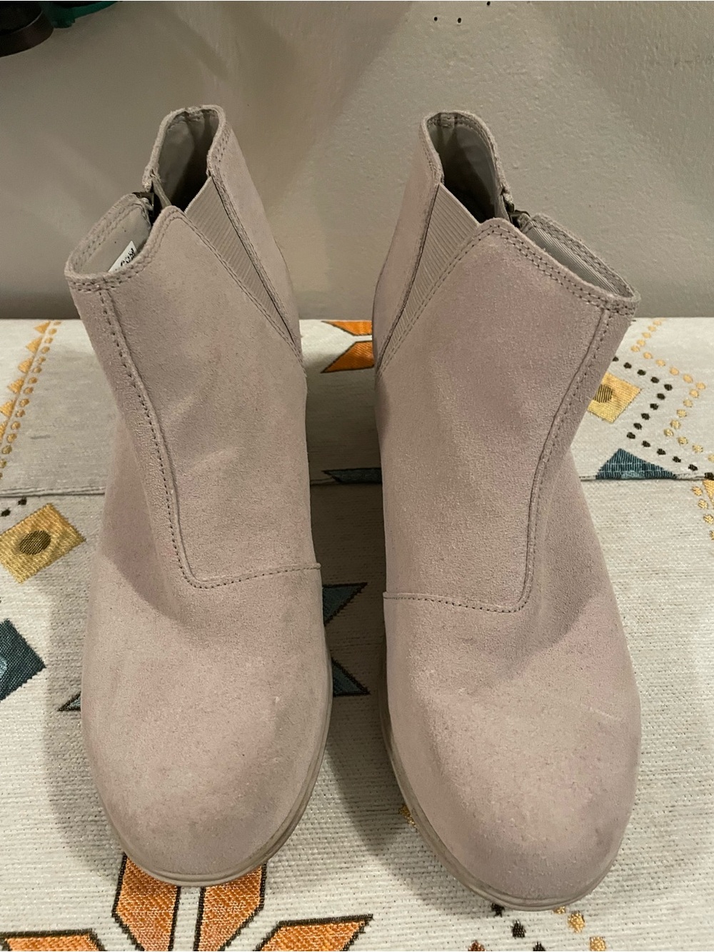Women’s Sorel Ankle Booties in Light Taupe Suede. Size 10 Used.